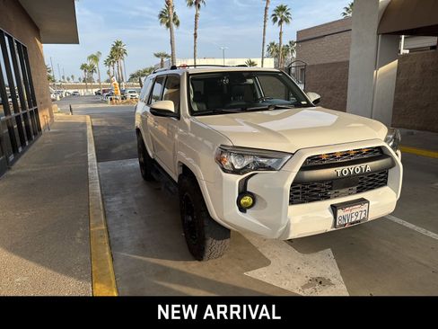 Used 2020 Toyota 4Runner SR5 Premium image 3