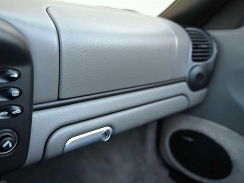 Used 2004 Porsche Boxster image 19