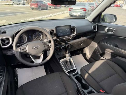 Used 2021 Hyundai Venue SE image 12