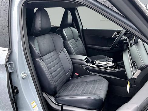 New 2026 Mitsubishi Outlander ES image 8