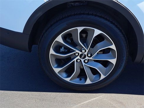 Certified 2022 Lincoln Nautilus Reserve w/ Equipment Group 201A image 4