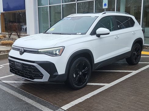 Used 2025 Volkswagen Taos SEL AWD/4WD image 24