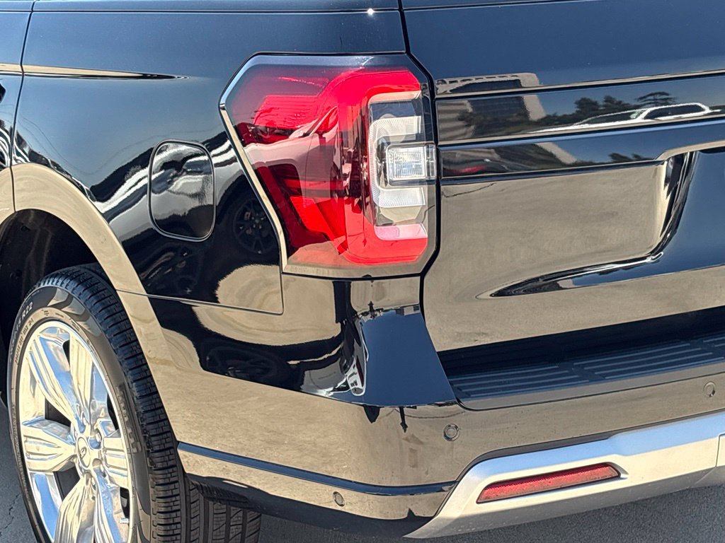 Used 2024 Ford Expedition Platinum RWD image 5