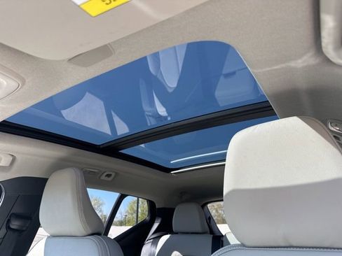 Certified 2023 Volvo XC40 B5 Plus w/ Protection Package Premier AWD/4WD image 18