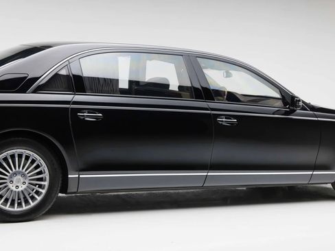 Used 2012 Maybach 62 RWD image 30