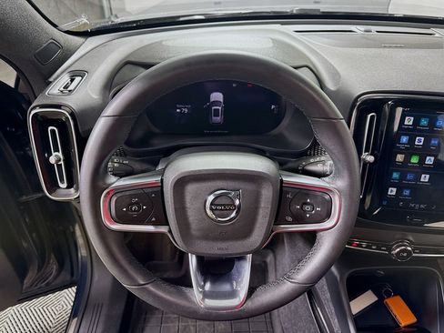 Used 2022 Volvo XC40 P8 Recharge Ultimate image 16