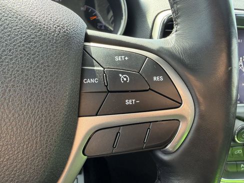 Used 2018 Jeep Grand Cherokee Limited AWD/4WD image 17