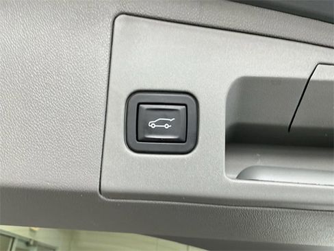 Certified 2024 Cadillac XT5 Premium Luxury w/ LPO, Floor Liner Package image 15