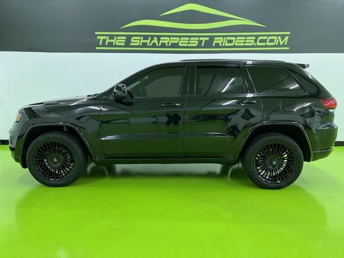 Used 2020 Jeep Grand Cherokee Altitude AWD/4WD image 6