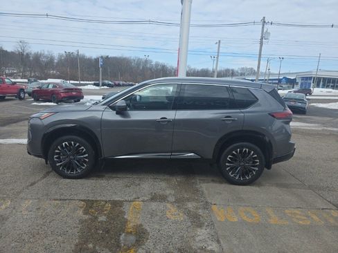 New 2026 Nissan Rogue Platinum image 9