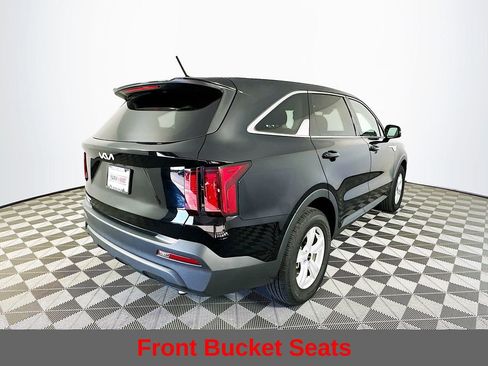Used 2023 Kia Sorento LX image 11