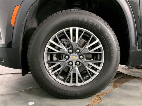 Used 2024 Chevrolet Traverse LT FWD image 9
