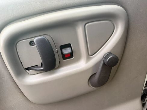 Used 2001 Chevrolet Express 2500 Passenger RWD image 20