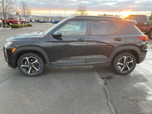 Used 2023 Chevrolet TrailBlazer RS w/ Sun and Liftgate Package image 4