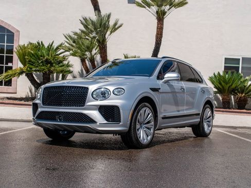 Used 2024 Bentley Bentayga AWD/4WD image 32