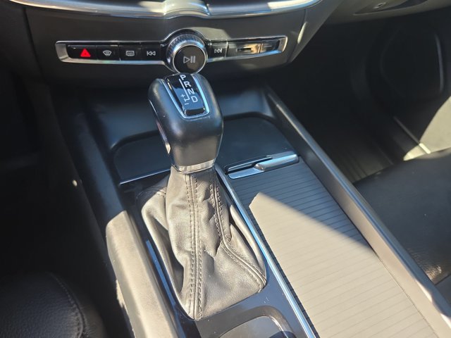 Used 2020 Volvo XC60 T5 Momentum w/ Premium Package AWD/4WD image 19