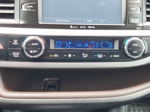 Used 2016 Toyota Highlander XLE FWD image 17