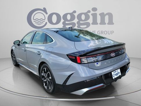 Used 2025 Hyundai Sonata SEL FWD image 2