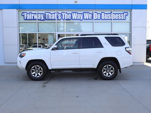 Used 2020 Toyota 4Runner TRD Off-Road Premium w/ Moonroof Package AWD/4WD image 7