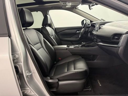 Used 2025 Nissan Rogue SV w/ SV Premium Package image 31