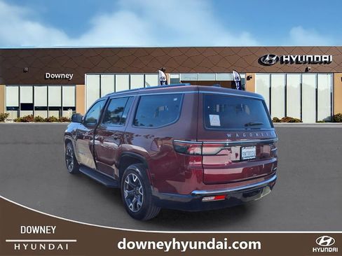 Used 2024 Jeep Wagoneer Series III AWD/4WD image 5