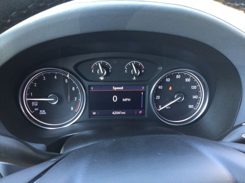 Used 2023 Buick Enclave Essence AWD/4WD image 19