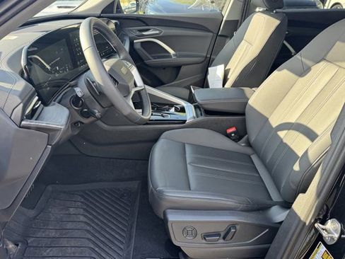 Used 2025 Audi Q5 Premium w/ Convenience Package image 26