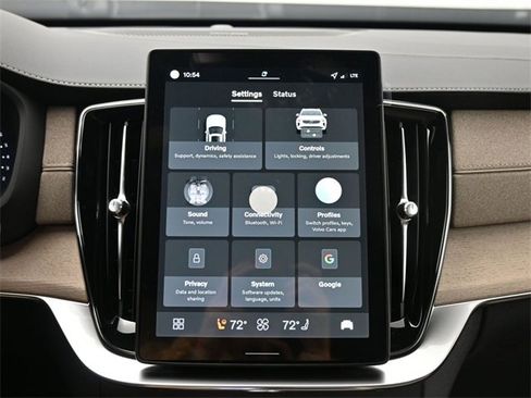 New 2026 Volvo XC90 B6 Plus w/ Protection Package Premier image 16