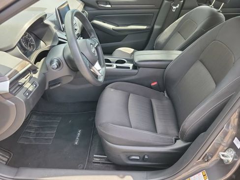 Used 2024 Nissan Altima 2.5 SV FWD image 12
