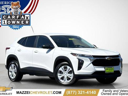 Used 2025 Chevrolet Trax LS FWD image 1