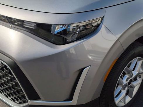 Certified 2025 Kia Soul LX w/ LX Technology Package FWD image 9
