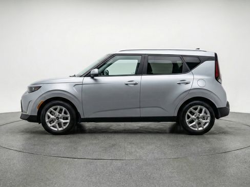 Used 2025 Kia Soul LX w/ LX Technology Package image 5