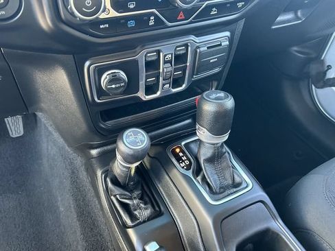 Used 2023 Jeep Wrangler Unlimited AWD/4WD image 27