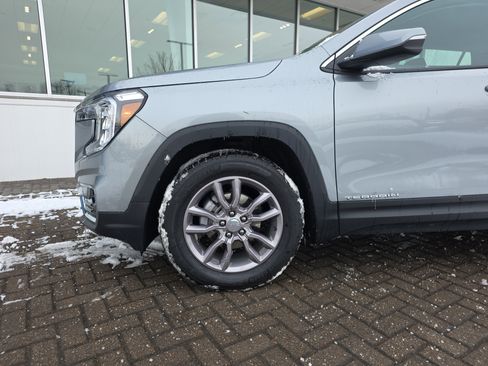 Used 2024 GMC Terrain SLT w/ Infotainment Package II image 10