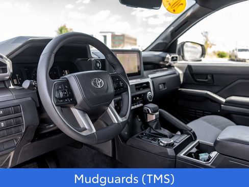 Certified 2025 Toyota Tacoma SR5 AWD/4WD image 18