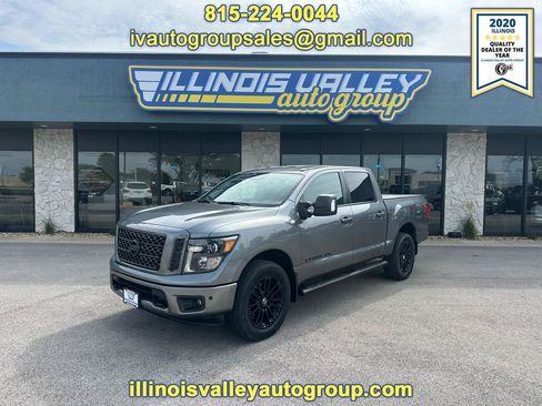 Used 2018 Nissan Titan SL AWD/4WD image 1