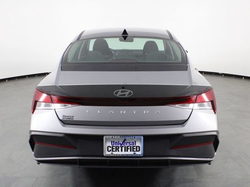 Certified 2025 Hyundai Elantra SE FWD image 11