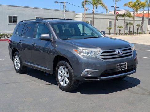 Used 2013 Toyota Highlander Plus FWD image 3