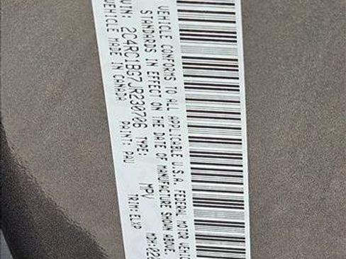 Used 2018 Chrysler Pacifica Touring-L image 23