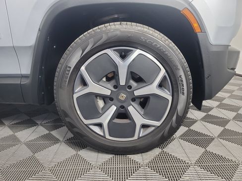 Used 2024 Rivian R1T Adventure Dual AWD/4WD image 11