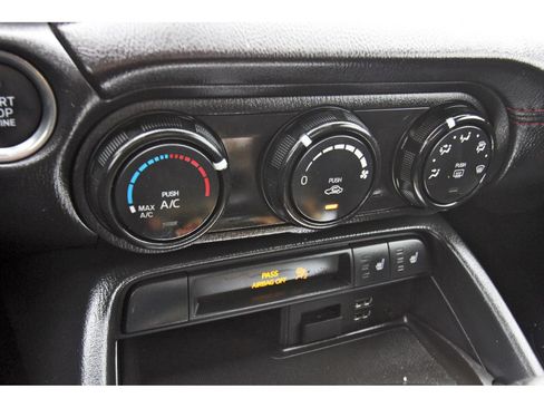 Used 2018 MAZDA MX-5 Miata Club image 22