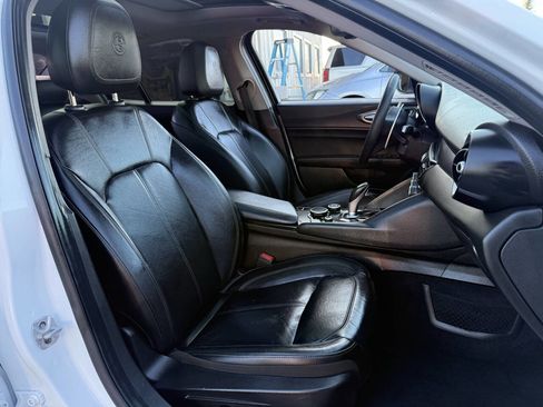 Used 2019 Alfa Romeo Giulia w/ Quick Order Package 22K Sport RWD image 20