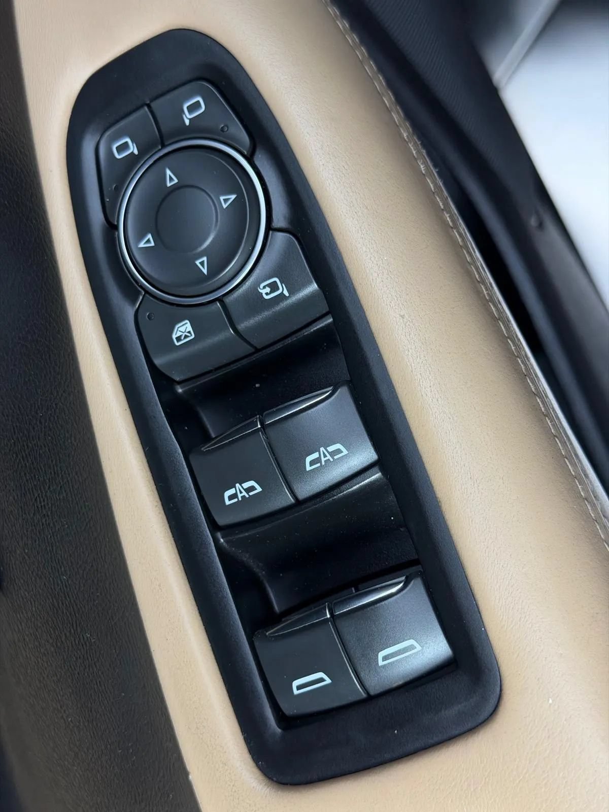 Used 2018 Cadillac XT5 Platinum AWD/4WD image 26