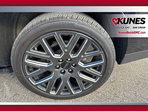 Used 2026 GMC Yukon XL Denali Ultimate w/ LPO, Floor Liner Package AWD/4WD image 17