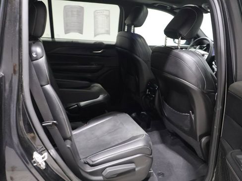 Used 2024 Jeep Grand Cherokee L Altitude AWD/4WD image 18