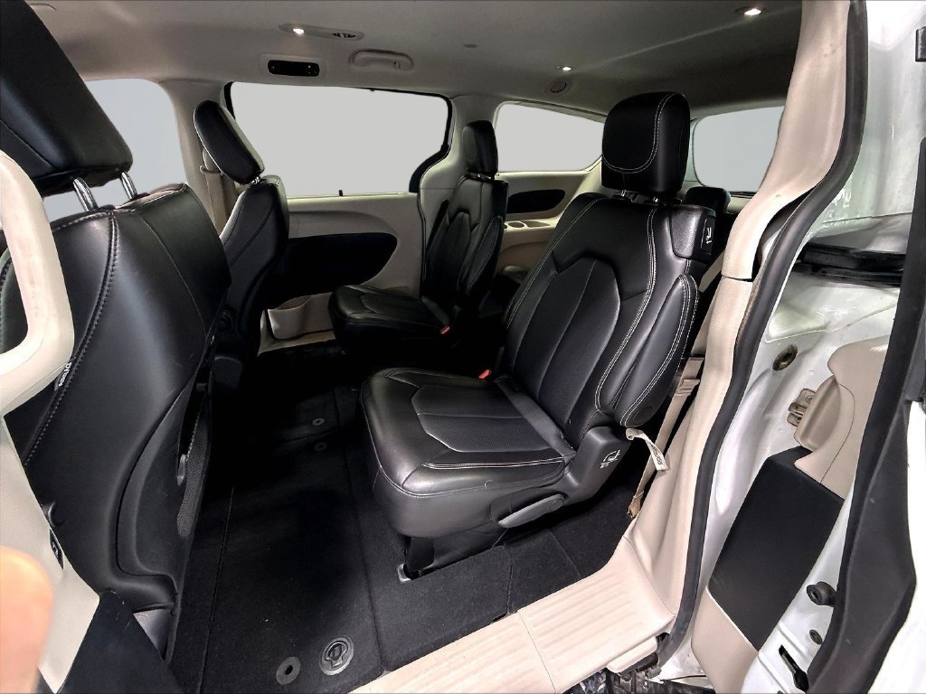 Used 2024 Chrysler Pacifica Touring-L FWD image 25