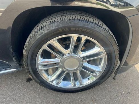 Used 2020 Cadillac Escalade Luxury w/ LPO, Radiant Package AWD/4WD image 9