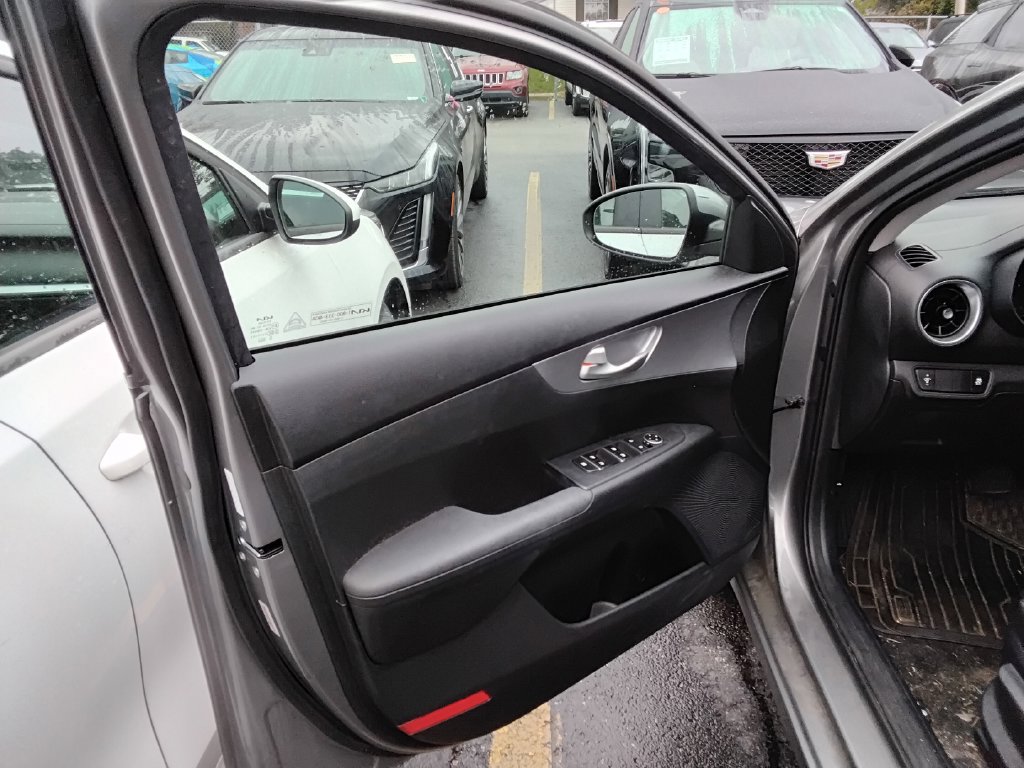 Used 2022 Kia Forte LXS FWD image 10