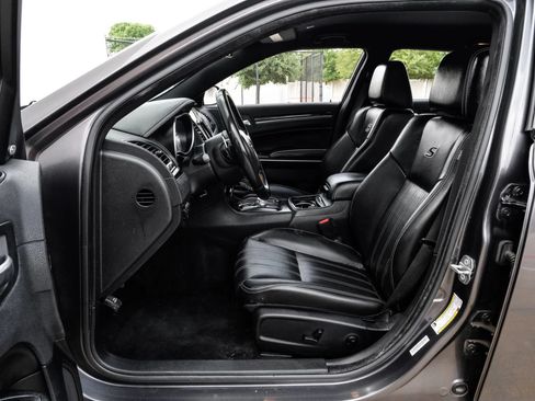 Used 2021 Chrysler 300 S w/ S Model Appearance Package RWD image 4
