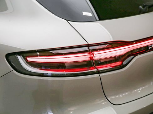 Certified 2023 Porsche Macan S AWD/4WD image 15